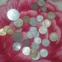 تعدادی سکه قدیمی ایرانی و خارجی و یادبود