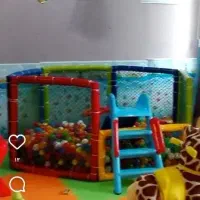 استخر توپ بدون توپ و سرسره