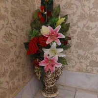 گل و گلدان مصنوعی بسیار زیبا و سالم