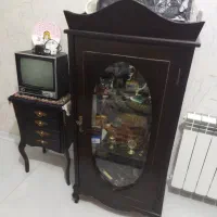ویترین کوچک با میز تلفن چوب حدنو