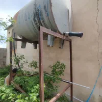 تانکر آب ۱۰۰۰  با چهارپایه اش
