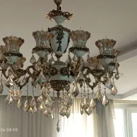 لوستر کلاسیک زیبا و مجلل و تمیز