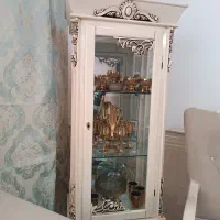 یک دست مبل نیم سطنتی رنگ کرم هفت نفره با بوفه