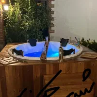 وان جکوزی ورق آکریلیک گرد 180*180 با چوب ترمو مربع