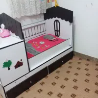 تخت همراه میز و کتابخانه کمد