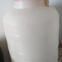 تعدادی دبه 20 لیتری