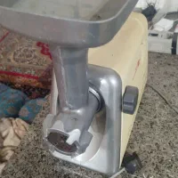 دو عدد چرخ گوشت قدیمی سالم