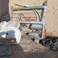 یک عدد پنجره آهنی