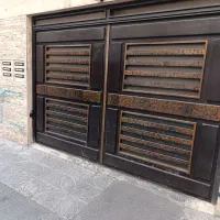درب پارکینگ و درب ورودی نفر رو
