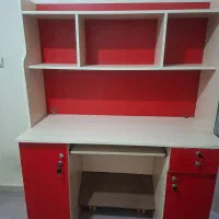 تخت،میز مطالعه، کتابخانه