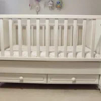 تختخواب کودک چرخدار تمام چوب برند نی نی سالن