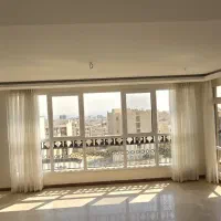 ۱۳۰ متر ۲ خ/سالن سقف تا کف پرده خور /ویو دار  ۳سال