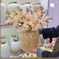 گل مصنوعی و گلدون
