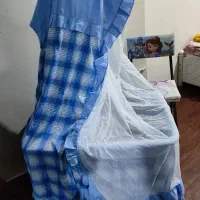 تخت کنار مادر