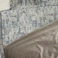 کنار پرده ای