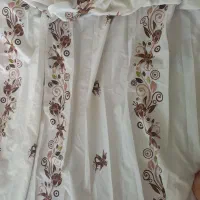 دوعدد پرده سالن تمیز وسالم همراه بامیل پرده