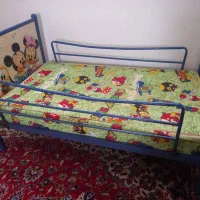 تخت فلزی. با تشک