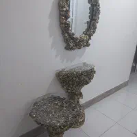 آینه و کنسول و گل میز