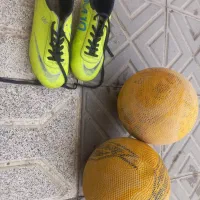 کفش وتوپ ورزشی