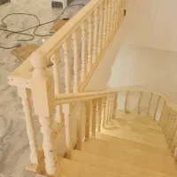 پله و نرده چوبی