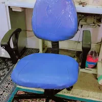صندلی تمیز در حد نو  سالم سالم
