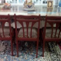 یک میز ناهار خوری شش نفره
