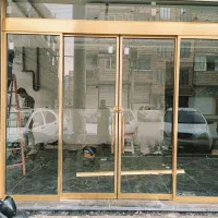 نیروی کار درکارگاه شیشه سکوریت