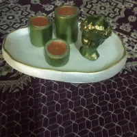 یک عدد سینی با جاهودی یک گلدون گوچیک ۳تا جاشمعی