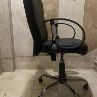 صندلی جکدار گردون و میز کامپیوتر