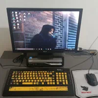 کامپیوتر با میز
