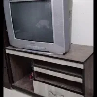 تلویزیون سامسونگ به همراه میز سالم