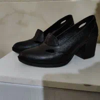 کفش تمام چرم طبی راحت و سبک سایز ۳۸ استاندارد