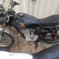 یکدستگاه موتور سیکلت هندا ۸۳ و هیرو ۱۵۰