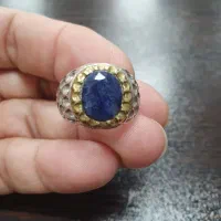 انگشتر با نگین یاقوت کبود