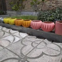 ۱۰ تا گلدان سرامیکی سالم فقط ۲ میلیون و نیم