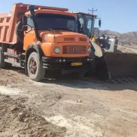 لودر و کمپرسی آماده کار حمل مصالح و خاکبرداری