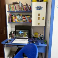 تخت و میز تحریر