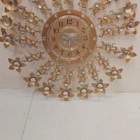 ساعت دیواری طلایی شیک