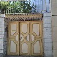 درب آهنی حیاط