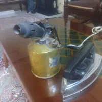 اتو برقی قدیمی و پریموس (چراغ کوره ای) قدیمی