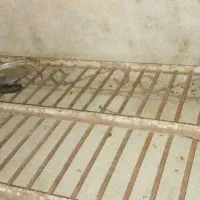 تخت آهنی