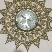 ساعت برنجی و میز برنجی