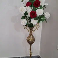 گلدان برنز همراه با گل