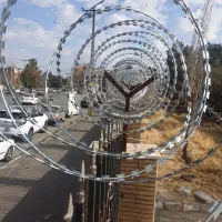 فنس کشی،جوشکاری،نصب سیم خاردار، برشکاری