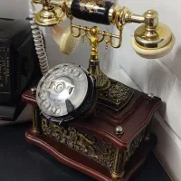 تلفن قدیمی و آنتیک