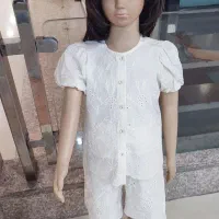مانکن بچگانه و چوب لباسی