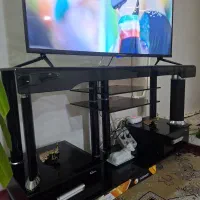 میز تلویزیون شیشه ای سالم و تمیز
