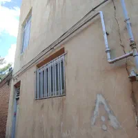 حیاط دوطبقه