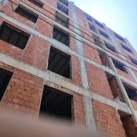 کارگر ساختمانی با تجربه بنایی