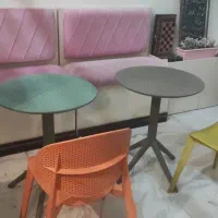 نیمکت و میز و صندلی کافه ای